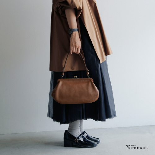 Yammart(ヤマート)カウレザーがま口ラウンド型ハンドバッグ