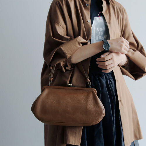 Yammart(ヤマート)カウレザーがま口ラウンド型ハンドバッグ