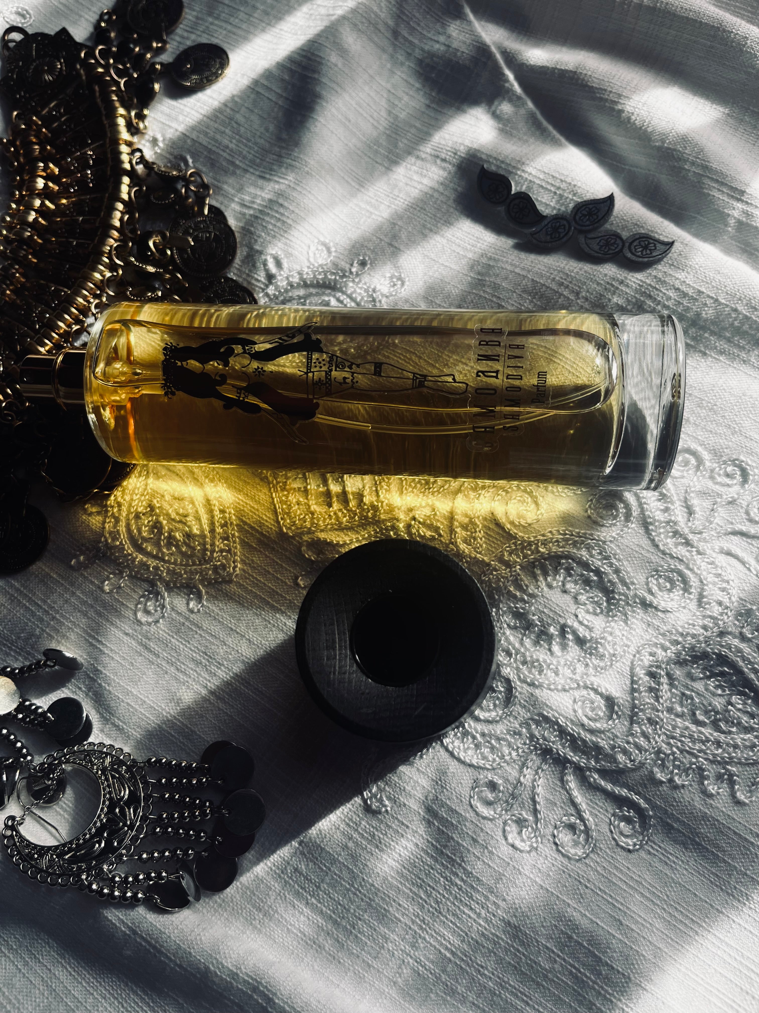 SAMODIVA, Extrait de Parfum – Iris Artisan Scents