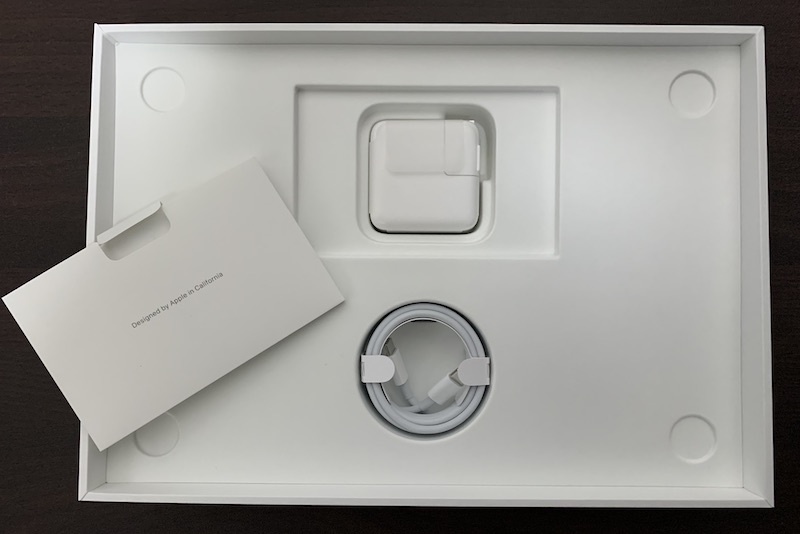 M1 MacBook Air の開封の様子と付属品を紹介 | いわっちろぐ