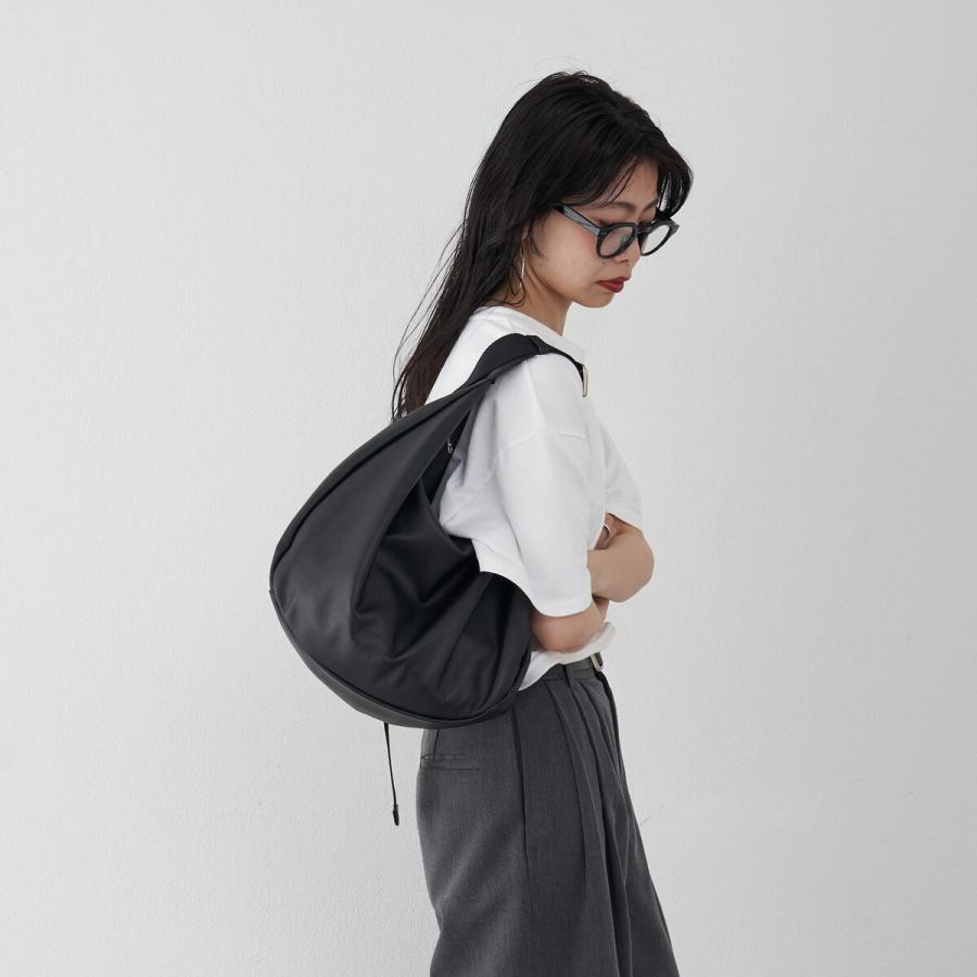 russet（ラシット） ソフトレザーラウンドビッグショルダーバッグ(CE