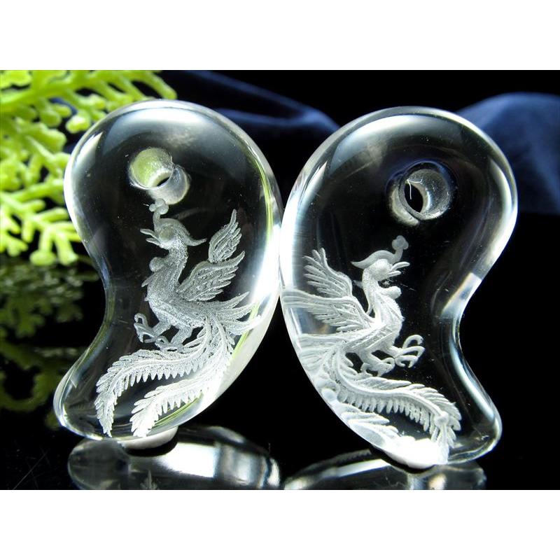 1個売り 吉祥の霊鳥 鳳凰 素彫り水晶勾玉(まがたま) 縦約30mm×横約19mm