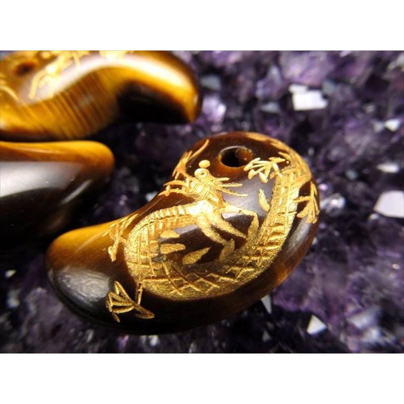 1個売り 金彫り タイガーアイ 勾玉 縦約30mm×横約20mm 龍彫りまが
