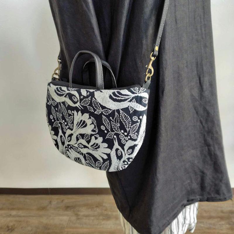 送料無料】ミナペルホネン/carnival カーニバルネイビー/ミニラウンド