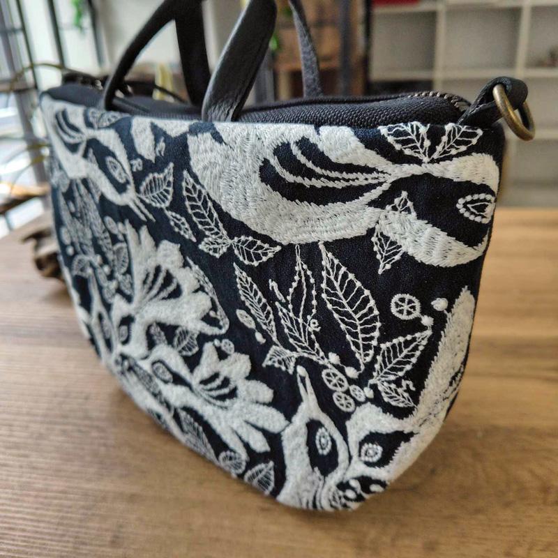 ペ*コ様 ミナペルホネン/carnival カーニバルネイビー/がま口ポケット