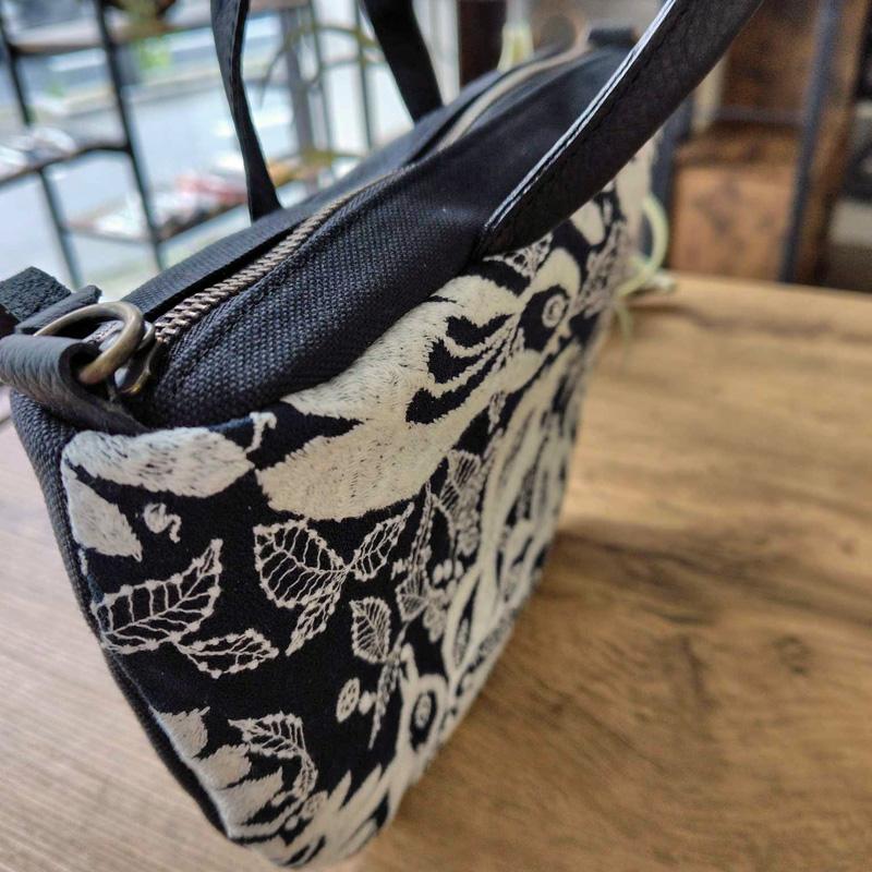 送料無料】ミナペルホネン/carnival カーニバルネイビー/ミニラウンド