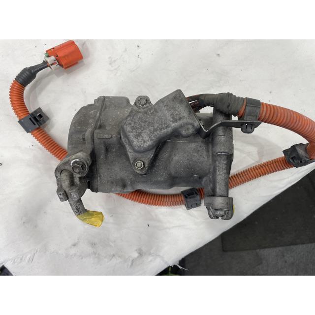 プリウスNHW20 電動エアコン コンプレッサー 88370-47010