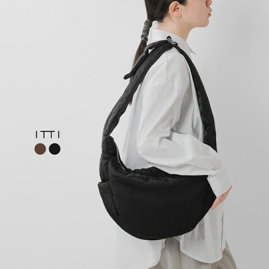 ITTI（イッチ） 撥水 三日月型 ショルダーバッグ ANNIE PUFFER TOWN