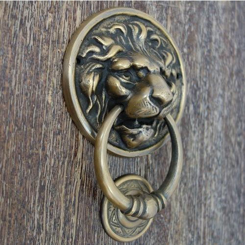 ライオンのドアノック 円形 玄関ドアノッカー 真鍮製 アンティーク調