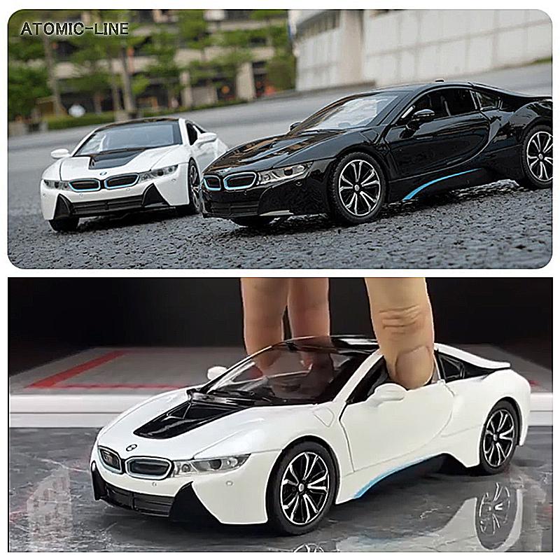 BMW BMW i8 1/24 ミニカー 全2色 ライト点灯 エンジンサウンド 合金