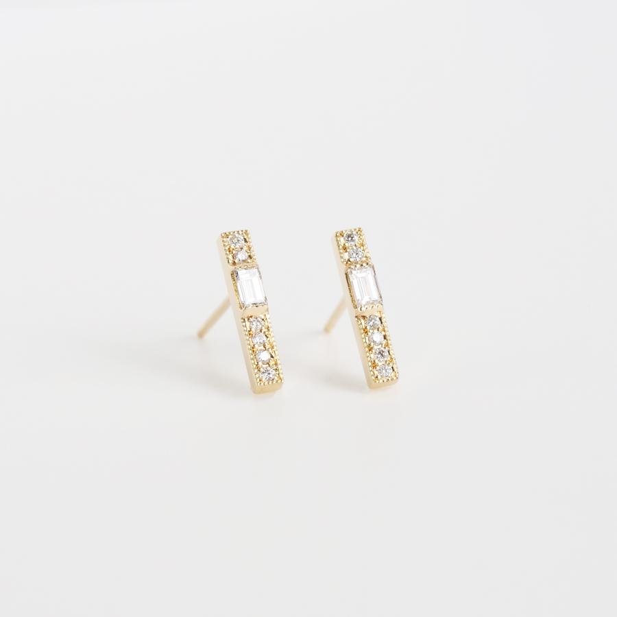 Avaron（アヴァロン） バゲットカット ダイヤモンド バー ピアス