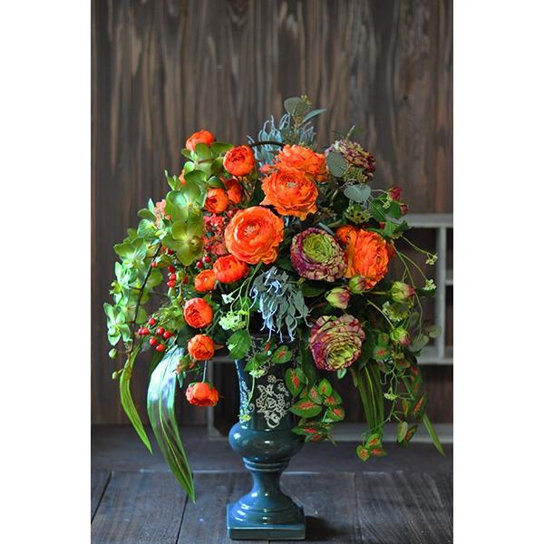 オレンジとグリーンの華やかな大きいサイズのアレンジメント