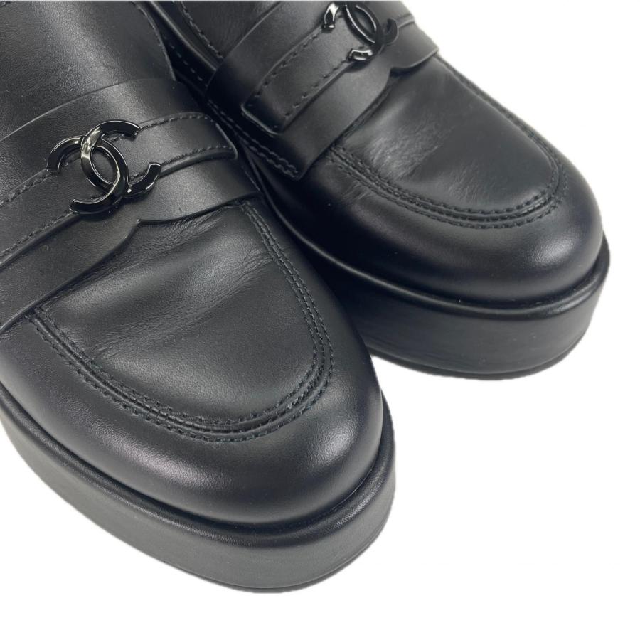 CHANEL（シャネル） 美品△CHANEL 22B G39206 ココマーク金具付き 厚底