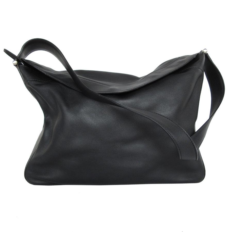 LOEWE（ロエベ） ショルダーバッグ アナグラム レザー ブラック