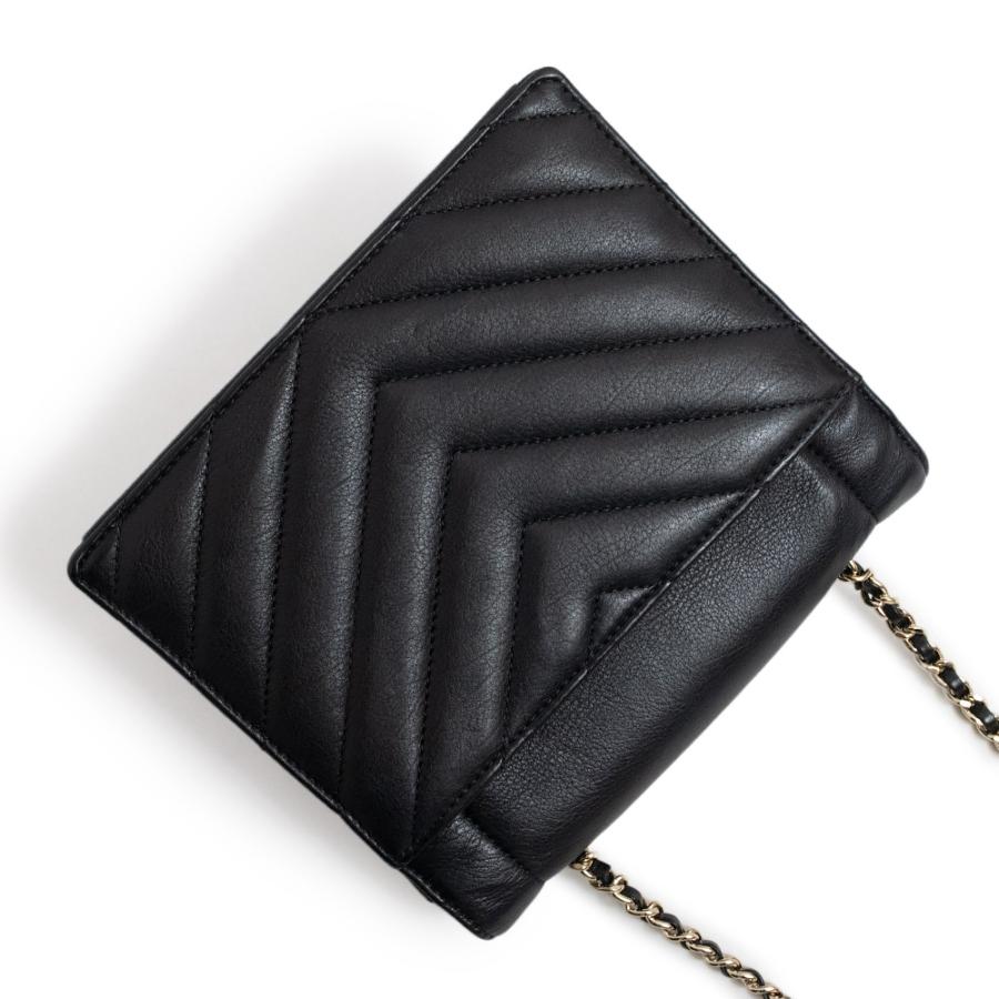 CHANEL（シャネル） （美品）シャネル シェブロン Vステッチ ココ