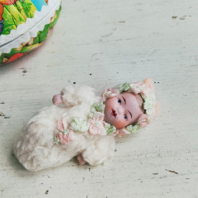 うさぎの着ぐるみ ビスクベビードール with イースターエッグ ドイツ