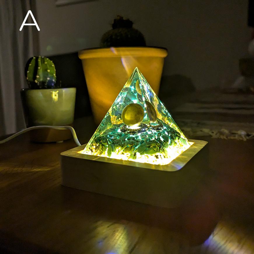 光る ピラミッド オルゴナイト クリスタル LED 照明台 幻想的