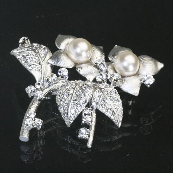 SWAROVSKI（スワロフスキー） ブローチ brooch パール 花 小枝