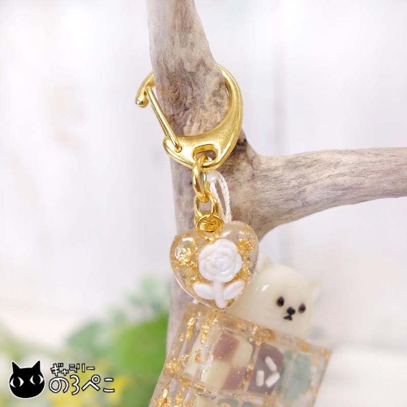 ネコちゃんチョコレートボックスのレジンキーホルダー(白猫ちゃんと