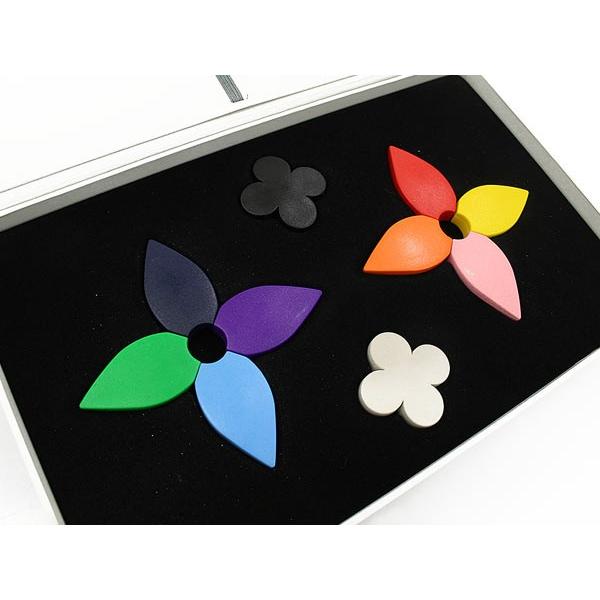 LOUIS VUITTON（ルイ・ヴィトン） ノベルティ クレヨン 10色 ぬりえ