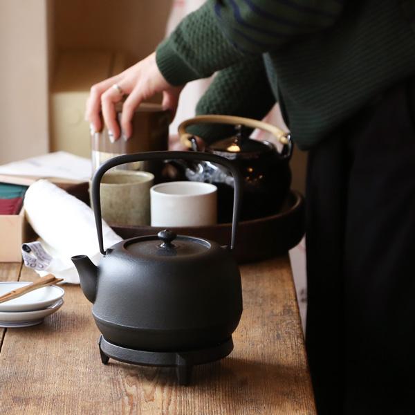 東屋 鉄瓶 水沢姥口 小 1リットル 南部鉄器 南部鉄瓶 岩手県水沢 日本