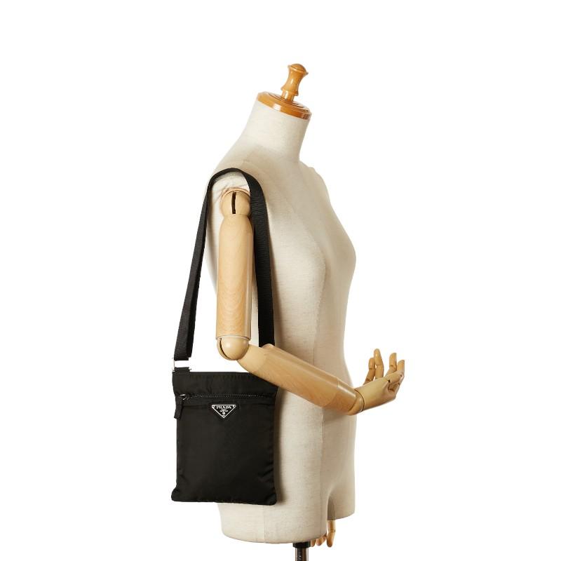 PRADA（プラダ） 三角ロゴプレート サコッシュ ショルダーバッグ