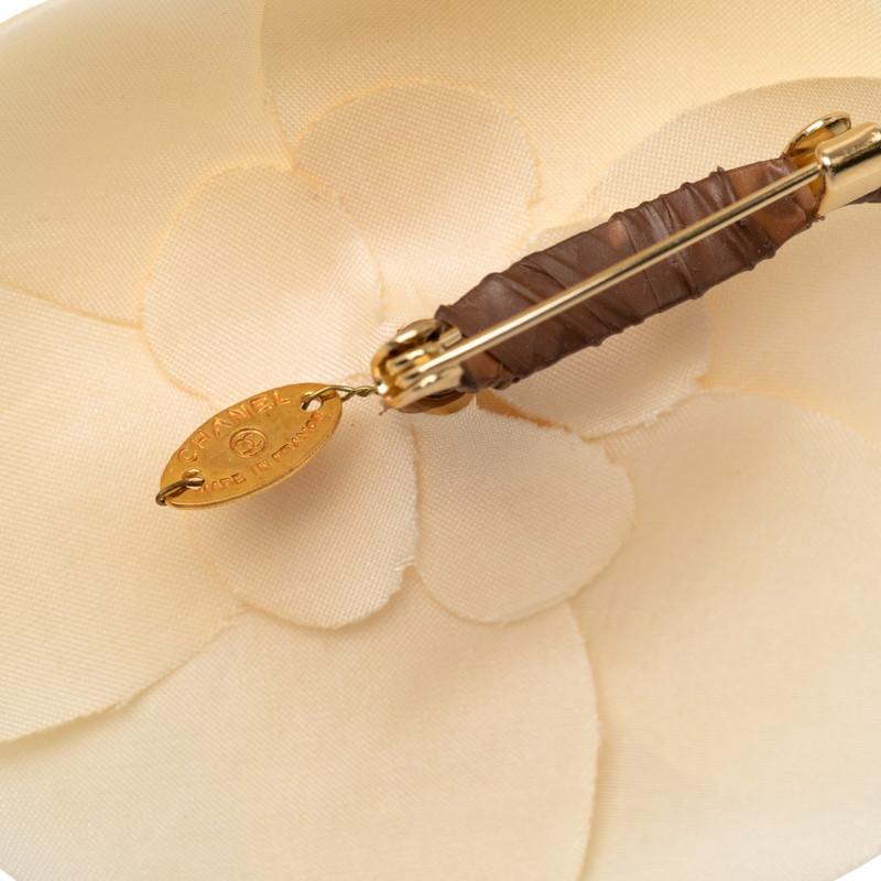 CHANEL（シャネル） カメリア コサージュ ブローチ ホワイト