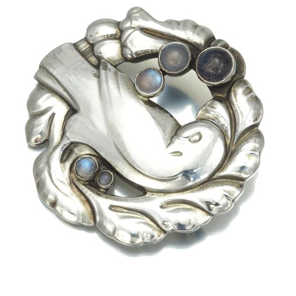 Georg Jensen（ジョージ ジェンセン） ブローチ ムーンストーン ダヴ