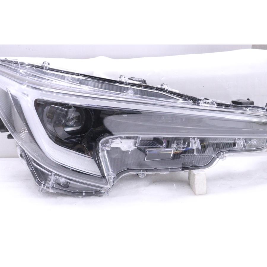 42-1585☆美品☆LED MZEA12H カローラ スポーツ ツーリング☆右ヘッド