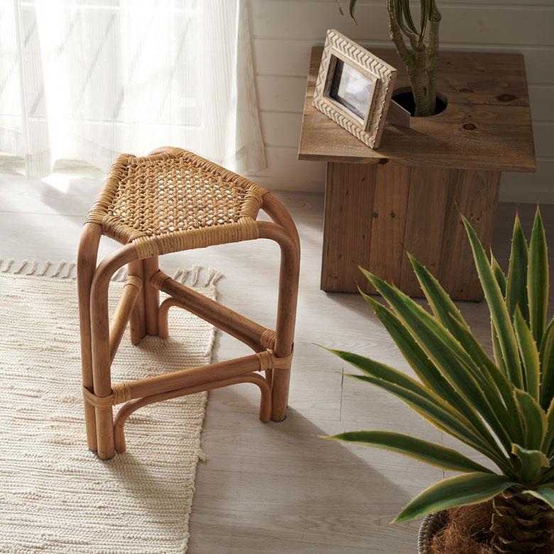 ELEMENTS スツール ラタン 籐 天然素材 チェア 椅子 三角形 座面高