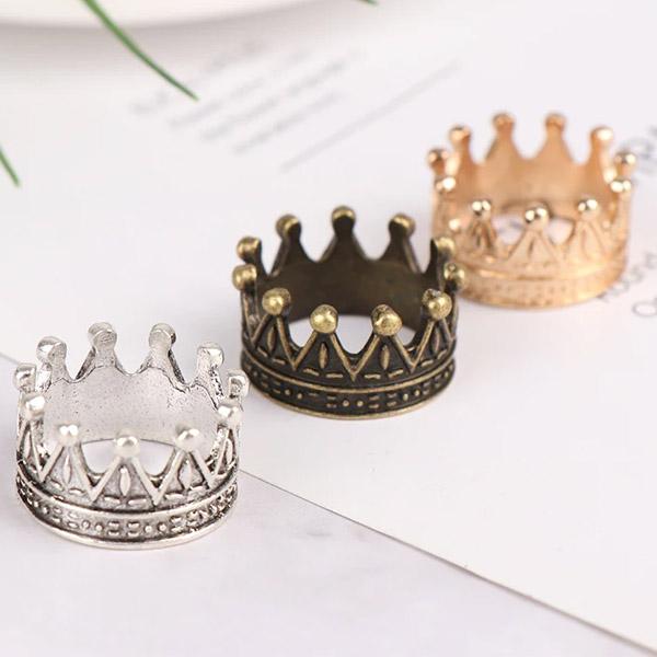 大きめの立体的な王冠 3色から選べます☆かわいいアンティークチャーム