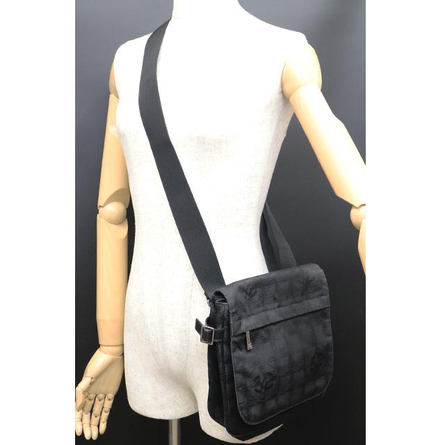 ニュートラベルライン シャネル CHANEL ショルダーバッグ ナイロン 黒