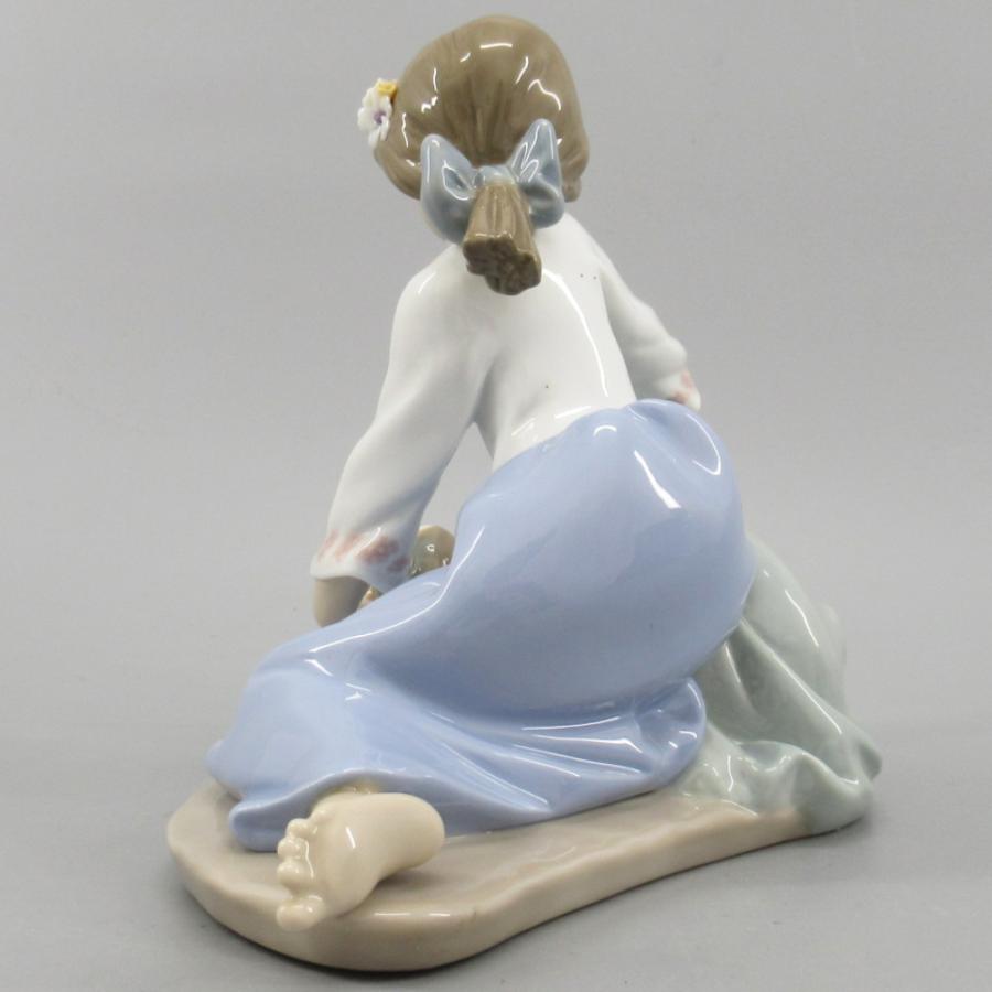 リヤドロ No.5688 「風邪をひかないように」 Lladro/陶器/置物/犬/少女