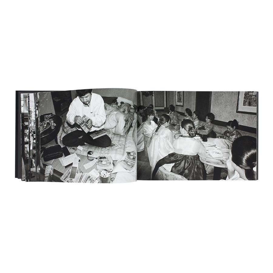 土門拳賞受賞作品】新宿迷子／梁丞佑 写真集 : 銀座 蔦屋書店 - 通販