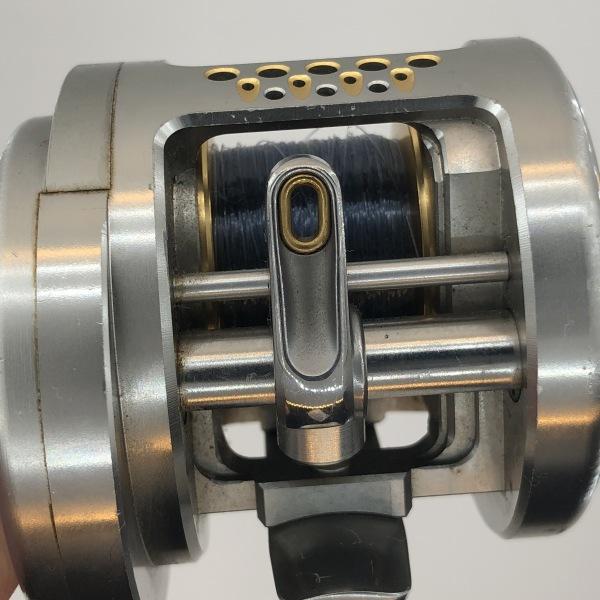 釣り人応援セール カルカッタコンクエスト100DC右ハンドル01865 シマノ