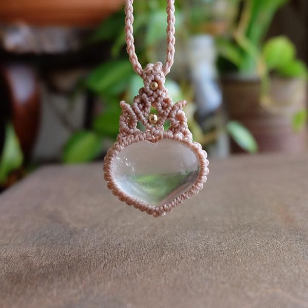 ハート型水晶 天然石マクラメ編みペンダントネックレス （誕生日
