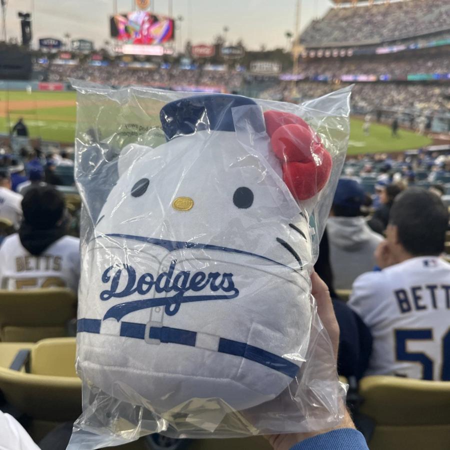 LA ドジャース 球場配布 2025年4月14日 サンリオ ハローキティ
