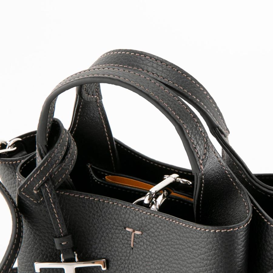 TOD'S（トッズ） レザーマイクロバッグ Tタイムレス メタルペンダント