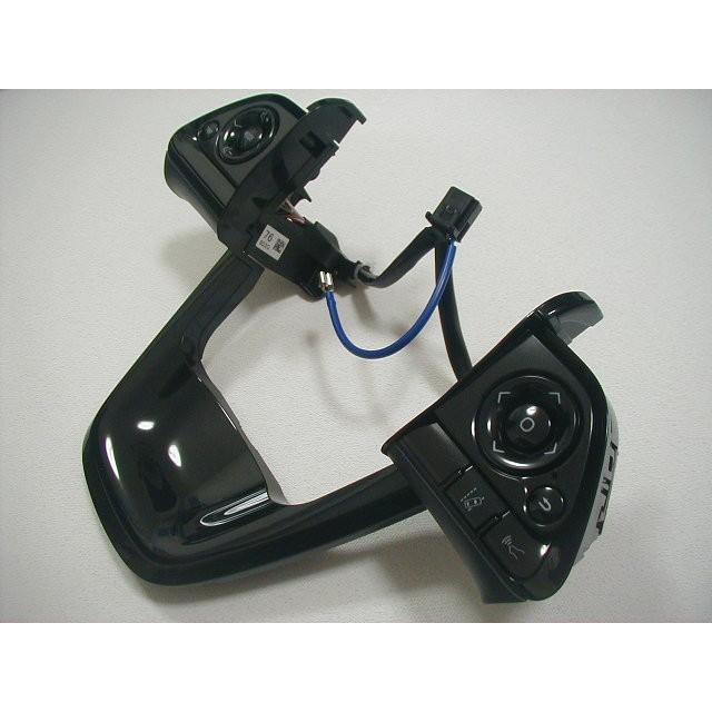 トヨタ（TOYOTA） トヨタ純正 ステアリングスイッチ [ピアノブラック