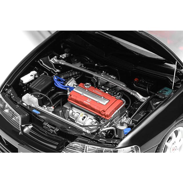 MOTORHELIX 1/18 ホンダ インテグラ タイプR (DC2) 前期型
