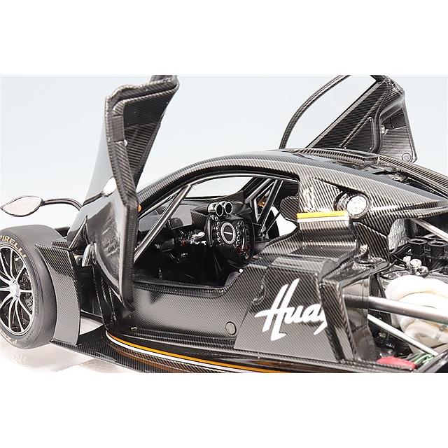 LCDモデル 1/18 パガーニ ウアイラ R ブラックカーボン : キッド
