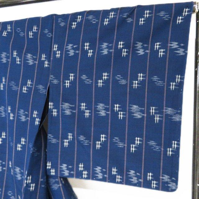 特選 琉球絣 着物 未使用 正絹 単衣 カジュアル 紬地 絣模様 紺色 多色