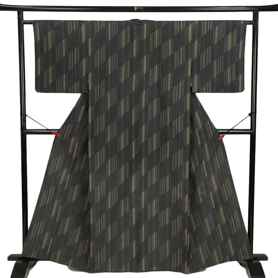 単衣 十日町紬 正絹 黒 緑 リサイクル 着物 中古 身丈157.3cm 裄66cm