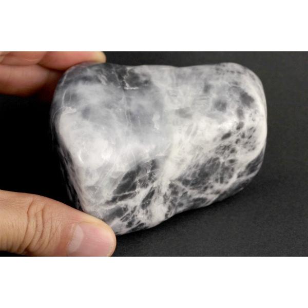 糸魚川産 黒翡翠 原石 磨き 285g : 天然石通販キラリ石 Yahoo!店