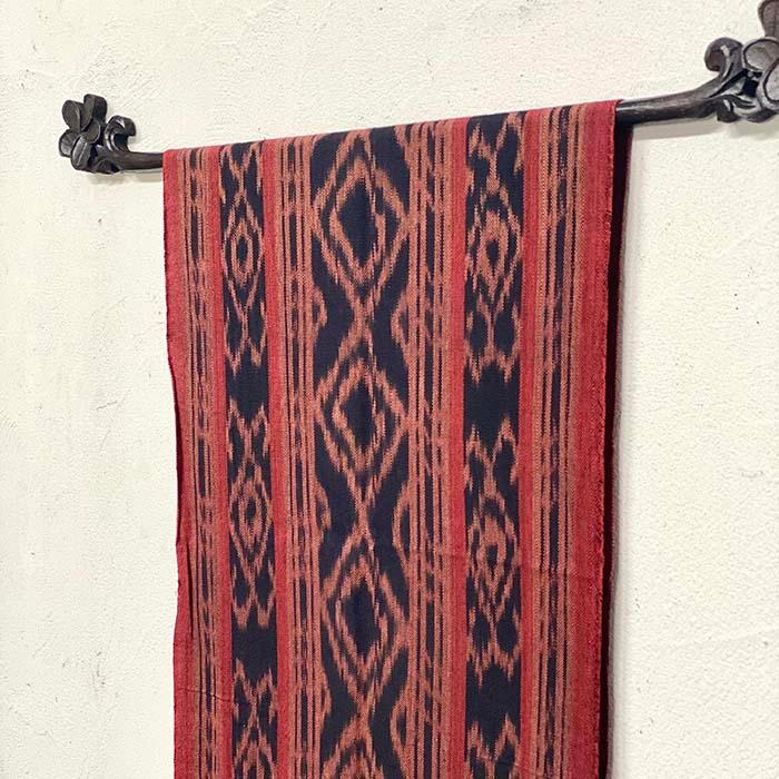 イカット 190×40cm 生地 織物 赤系 タペストリー インドネシア バリ