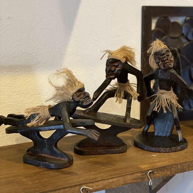 イリヤ原人 木彫り 置物 立ち乗りサーフィン B オブジェ 木製 人形