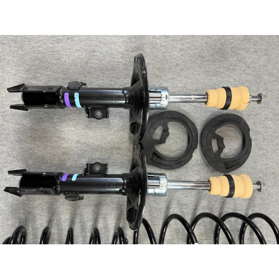 新車外し ZWR80W ZRR80W 80系 ノア ヴォクシー 純正 サスペンション