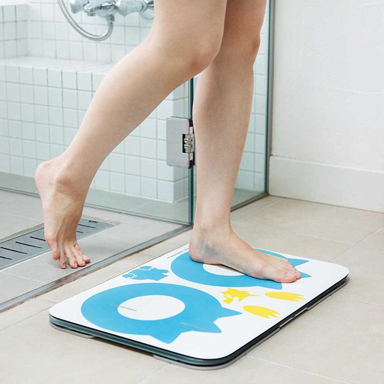 スマートバスマット issin 体組成計 ピカチュウとカビゴンの足跡