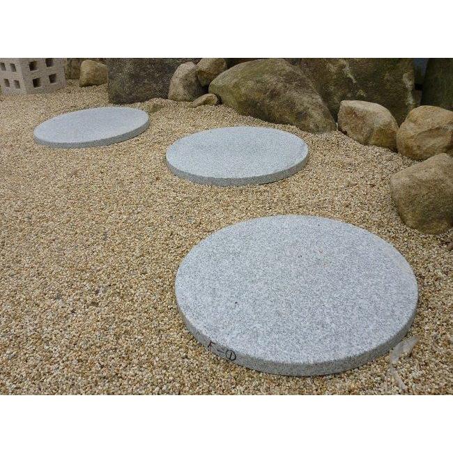 F-1-1 青御影石 丸い拝石 30cm丸 3枚石 踏石 踏み石 飛び石 飛石