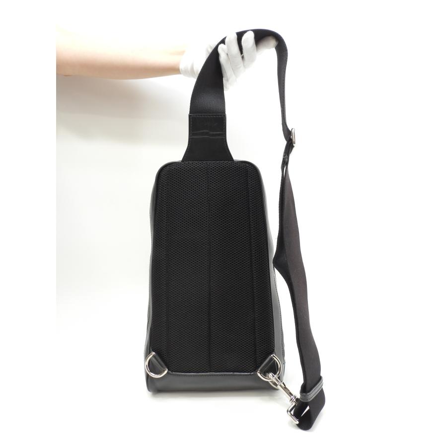 グッチシマ グッチ 縦長ボディバッグ 日本限定 GGシマレザー黒 斜掛